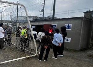 三芳東中学校　防災倉庫見学