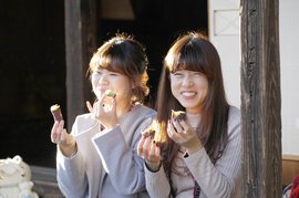 富の川越いもを食べる