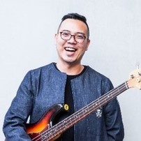 フレットレスベース奏者　織原 良次さん