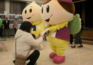 まちづくりクイズ抽選会の様子