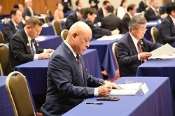 林町長が締結式に出席されている様子
