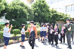 マレーシアの学生を見送る様子