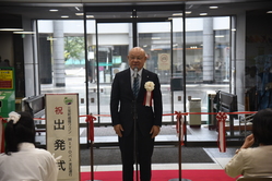 出発式時の町長挨拶様子 出発式時の町長挨拶様子