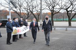 建築家隈研吾氏来庁